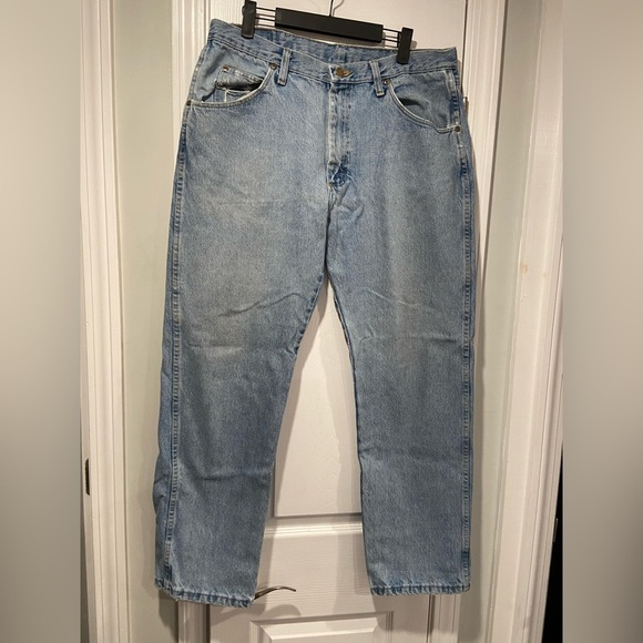 Wrangler Men’s Light Wash Distressed Cotton Denim Jeans Size 36x30 - Picture 1 of 12